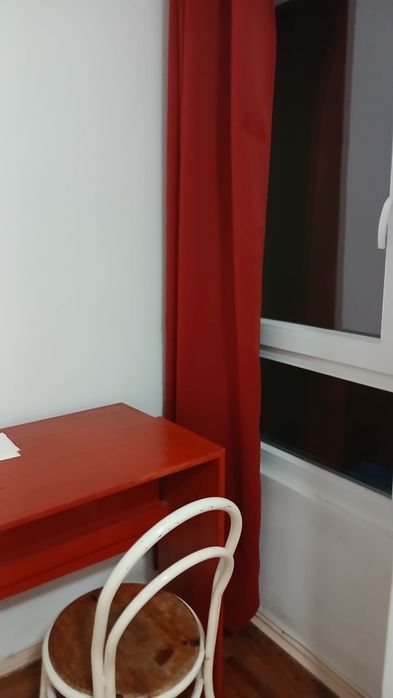 Quarto para arrendar para uma pessoa  que trabalhe fora para homem ou