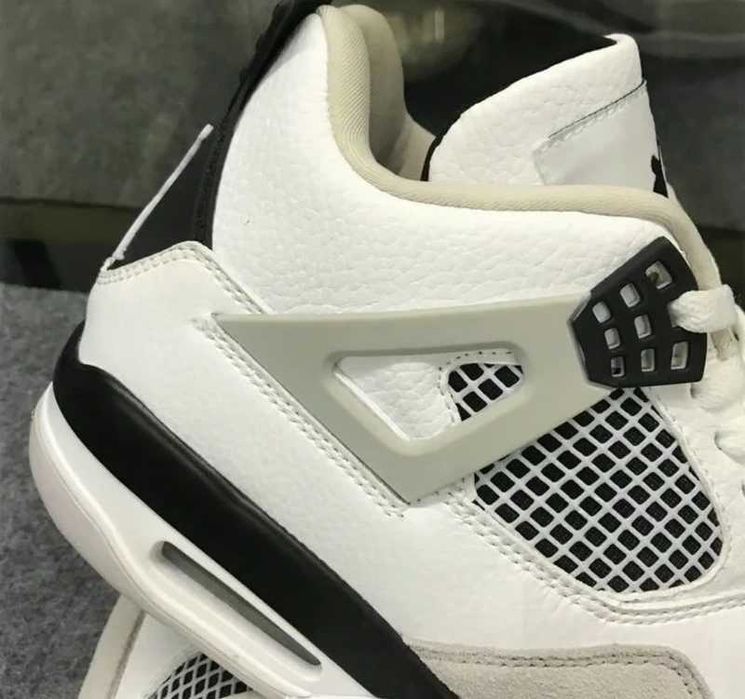Buty-Trampk-Jordan Air Jordan 4 retro "military black"R.40