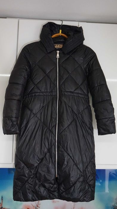Пуховик удлиненный с капюшоном. Размер 46-48. Рост 160-165см