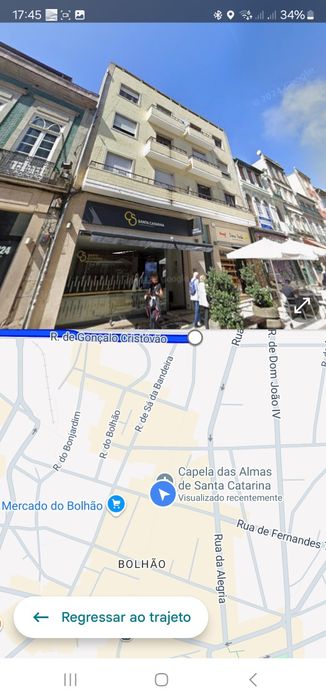 Se Aluga  Via Santa Catarina (Bolhão) Metro a 30 segundos.