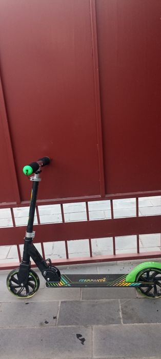 Самокат  з механізмом  складання.