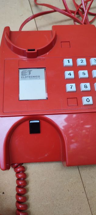 Telefone vermelho