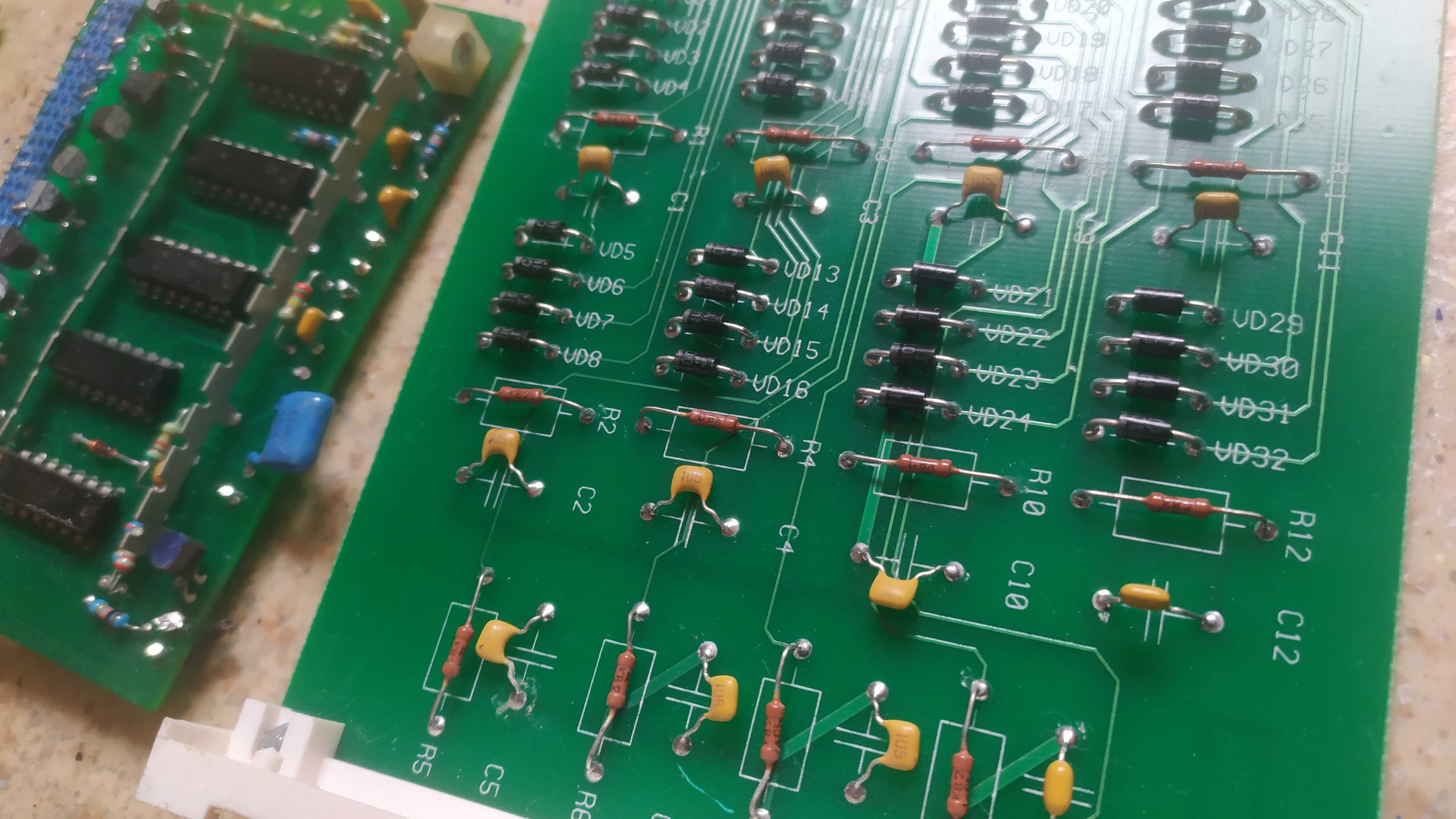 Платы радиодетали микросхемы контроллера станка реле транзисторы