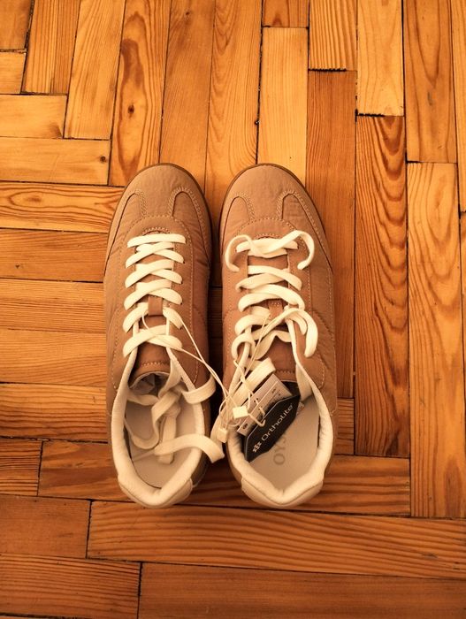 Жіночі кросівки OYSHO