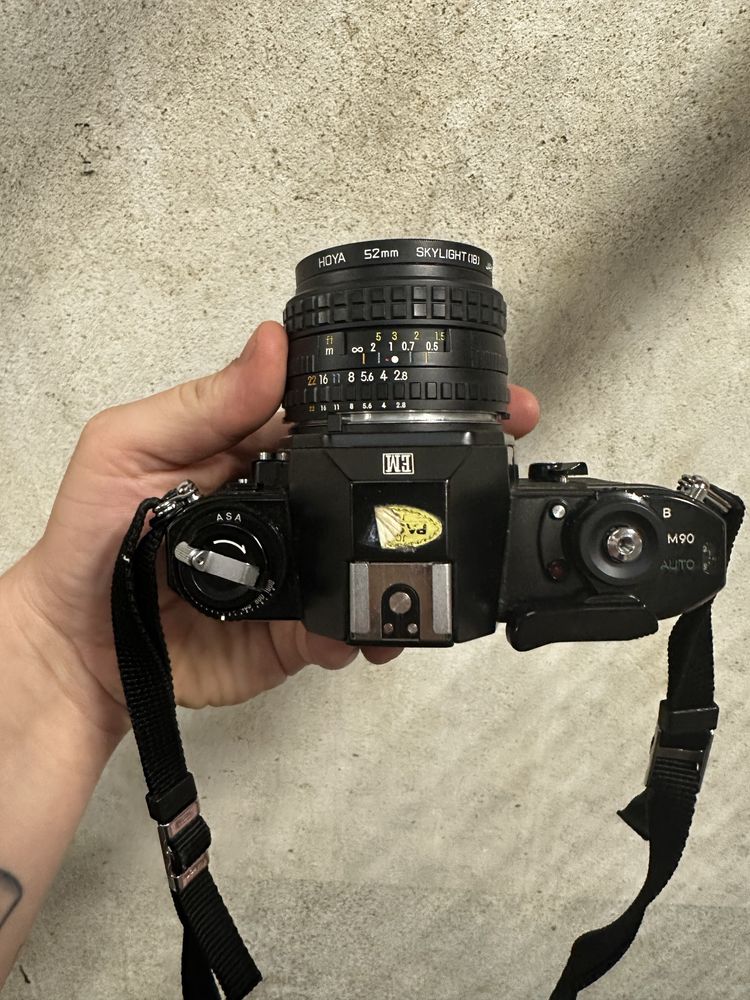 Nikon EM + Nikon Lens Series E 28mm f/2.8 + filtr HOYA Skylight 1B