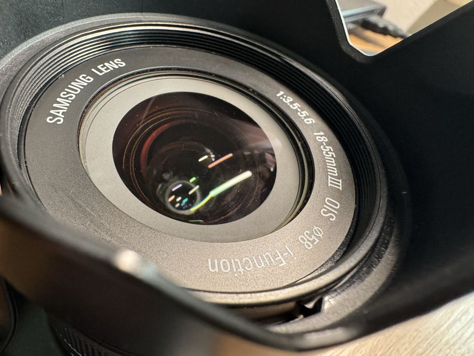 Aparat Samsung NX20 z objetywem 18-55