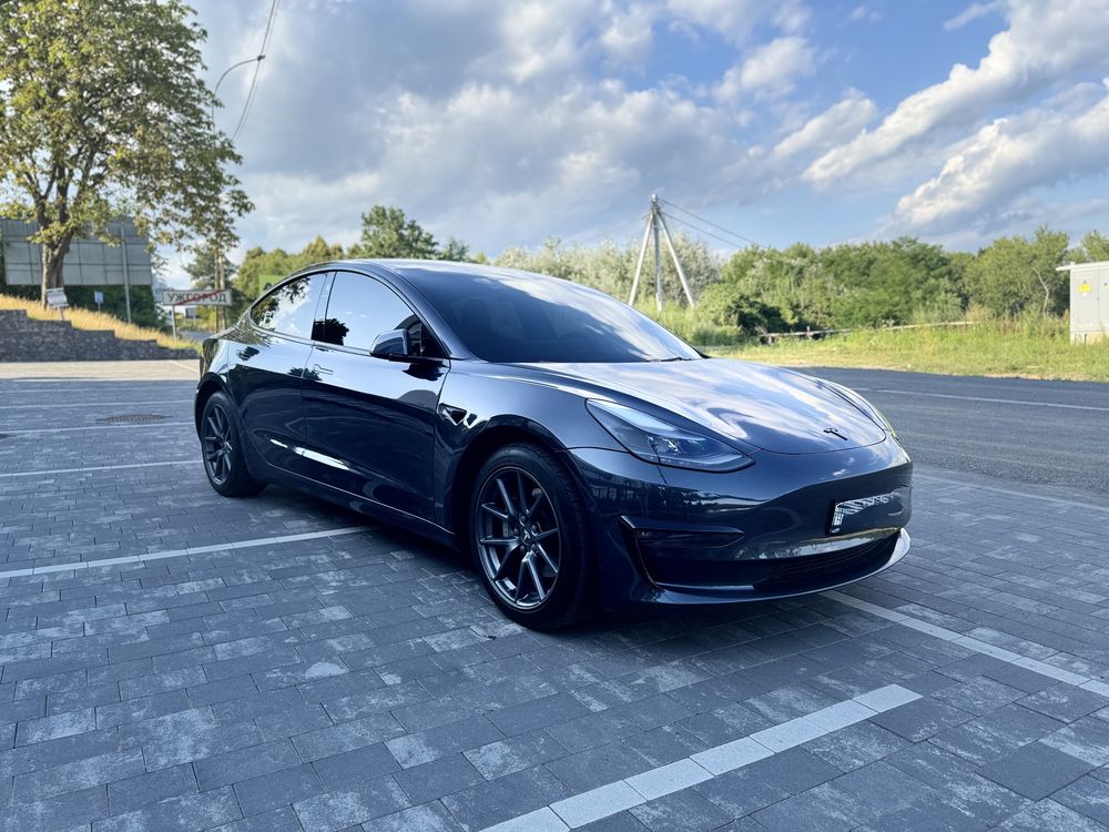 Tesla model 3 2021