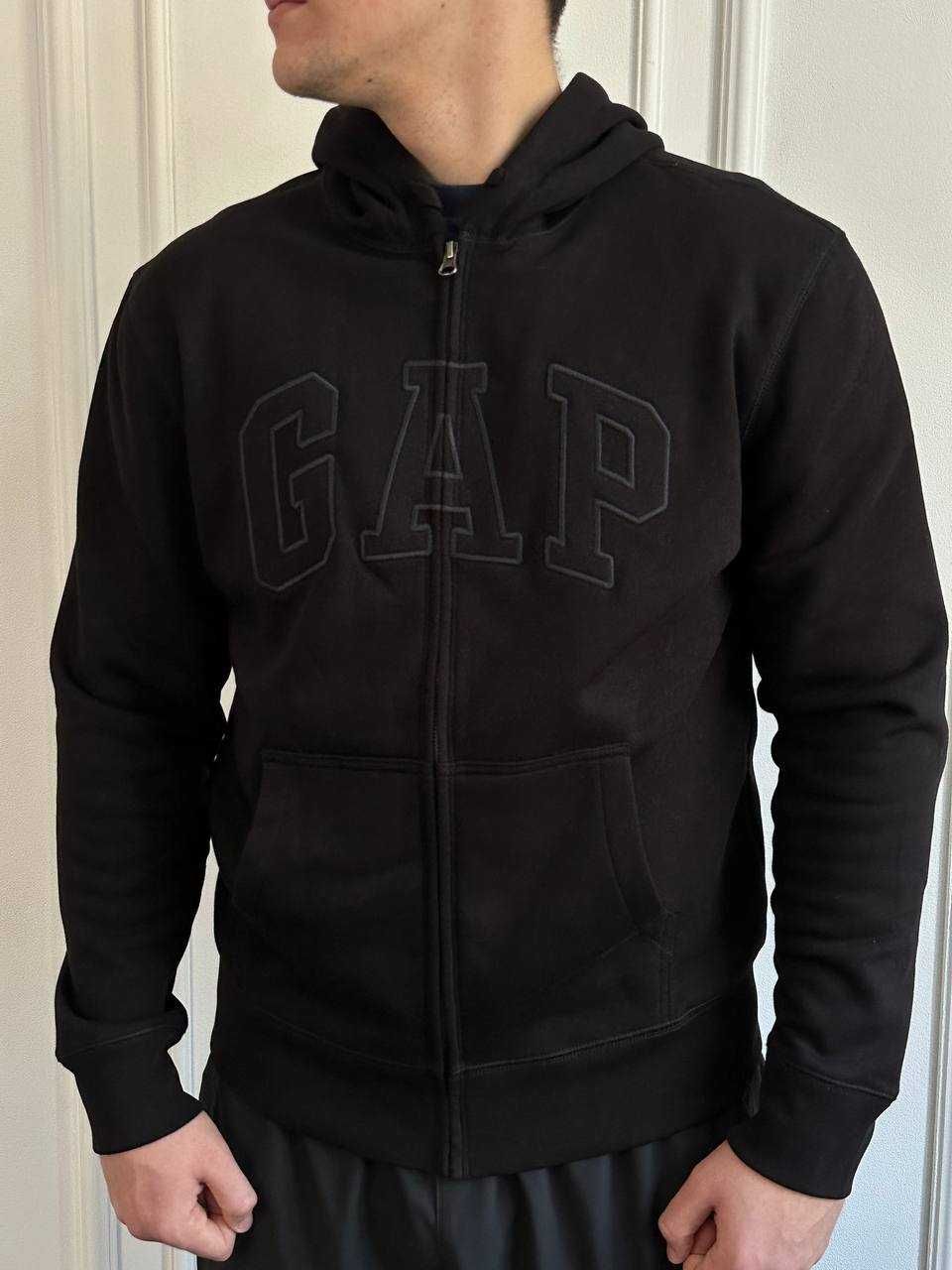Зіп-Кофта GaP True Black з чорним логотипом, нова колекція
