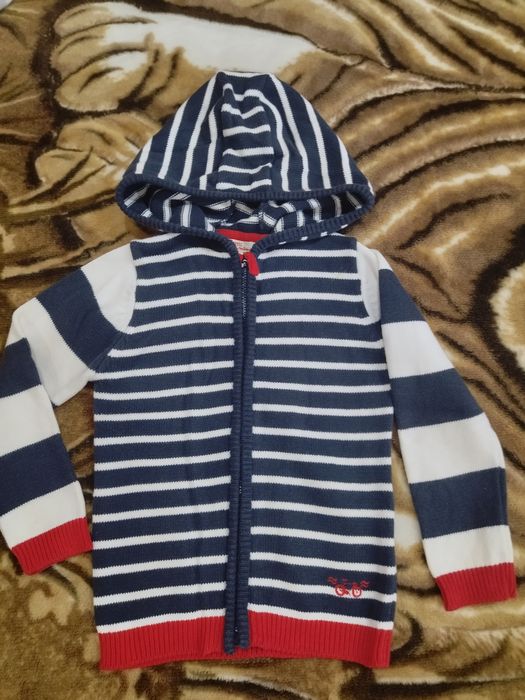 Кофточка вязанная