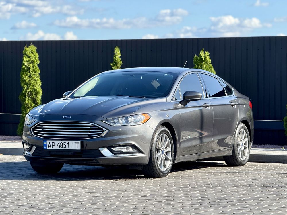 Ford Fusion Hybrid в идеальном состоянии