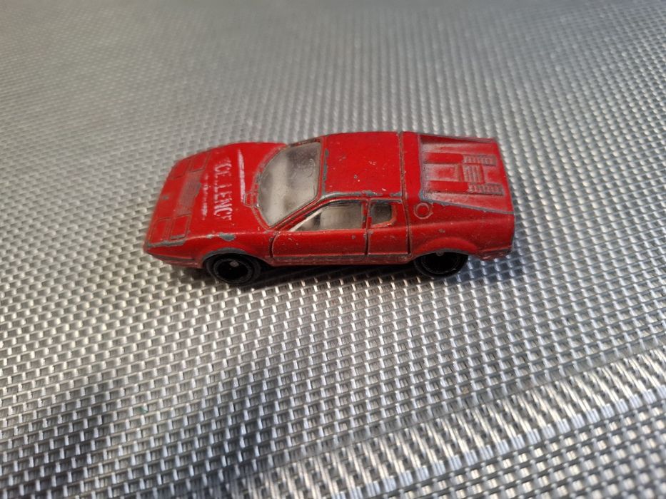 Model samochodu skala 1:64