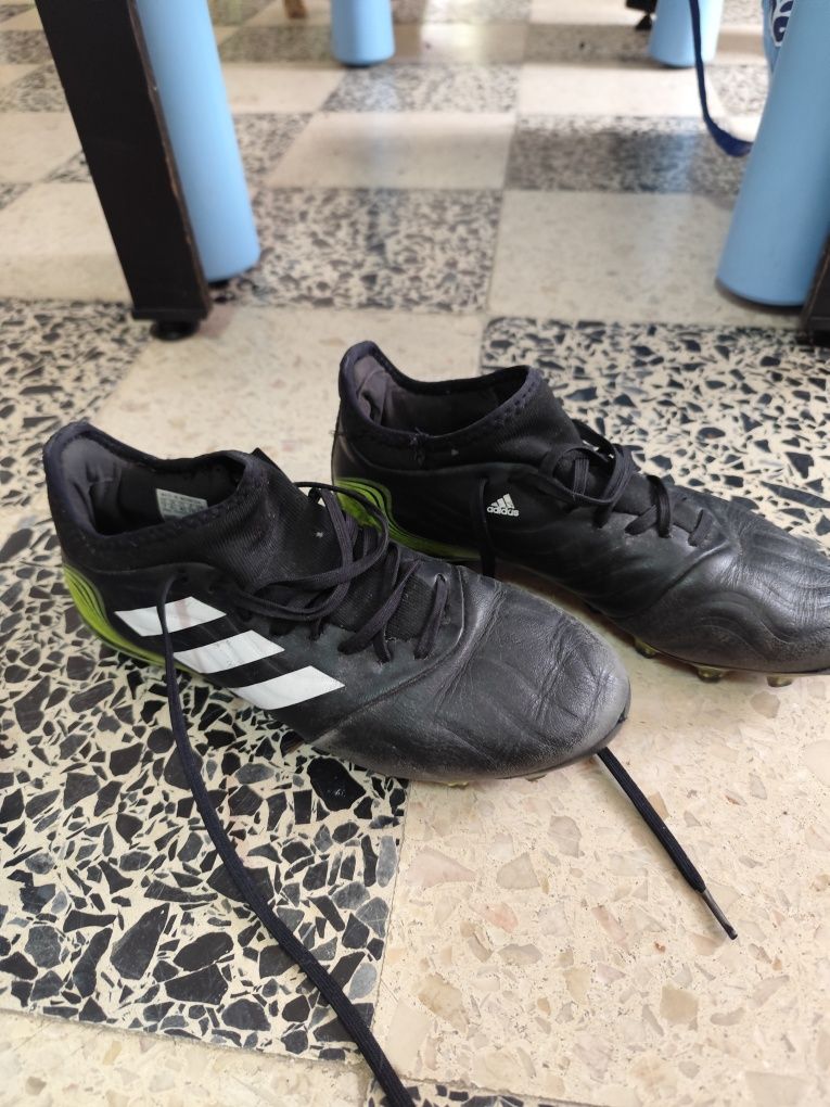 Chuteiras adidas pretas