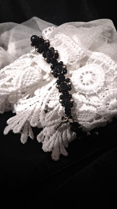 Bransoletka pleciona z kwiatkami i kluczykiem