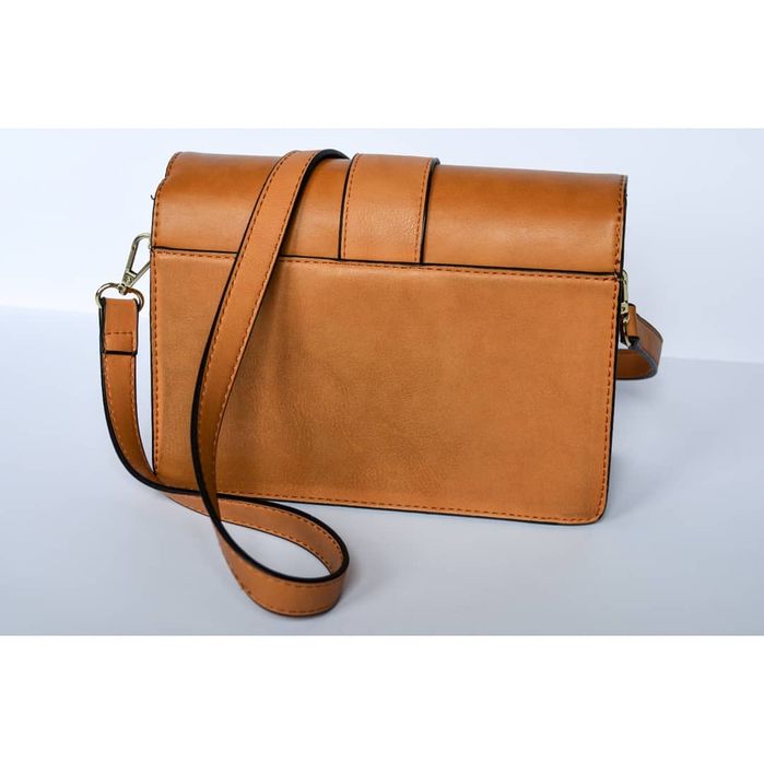 Mala vintage bege (com fita tiracolo)