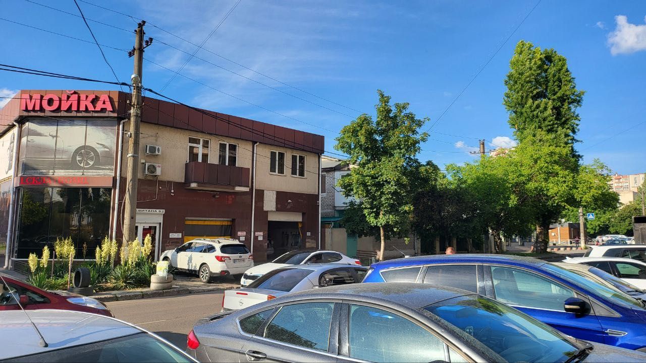 Дом под коммерцию на Левитана рядом с Жарим Мясо АШ