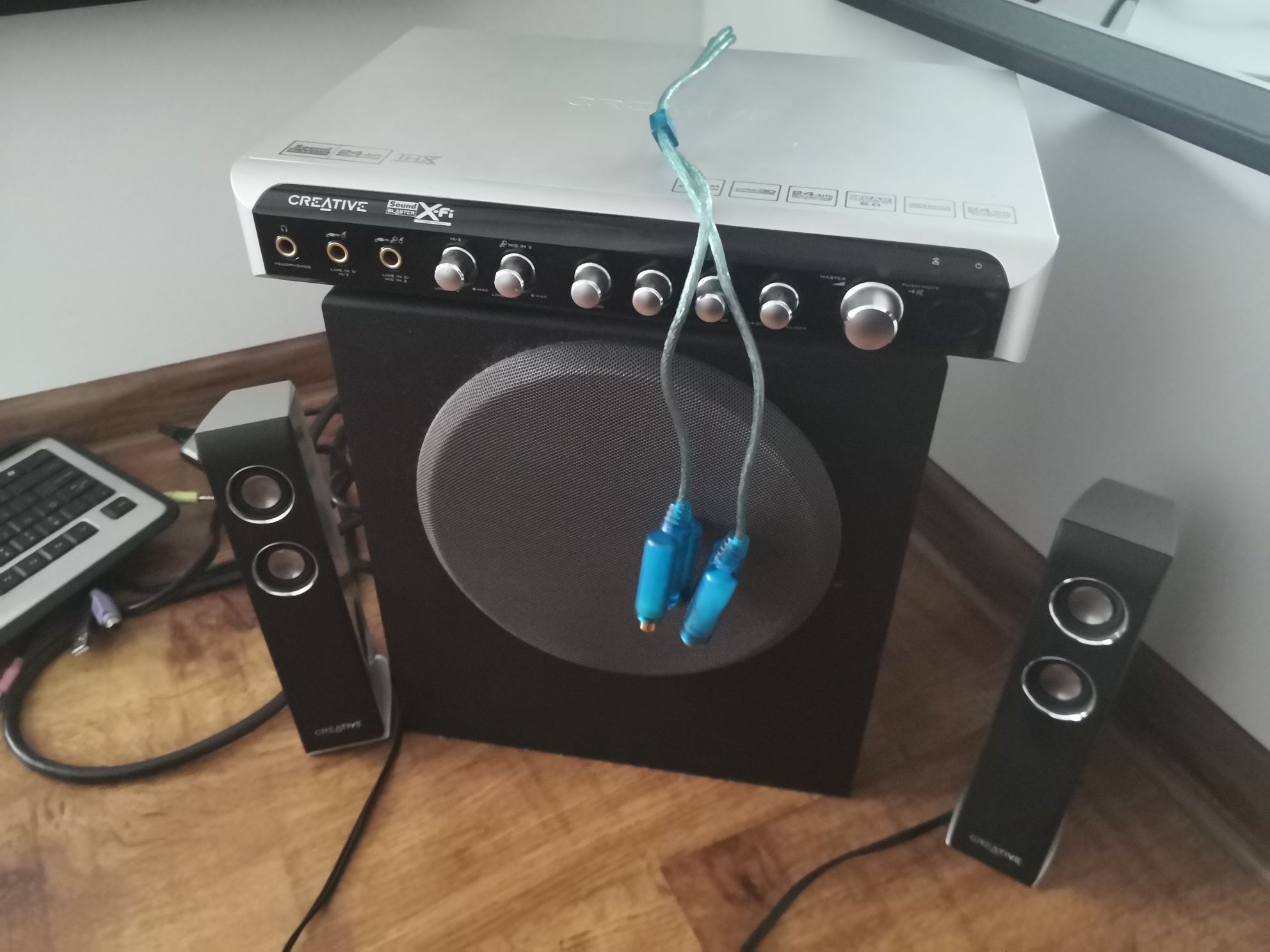 Komputer z monitorem