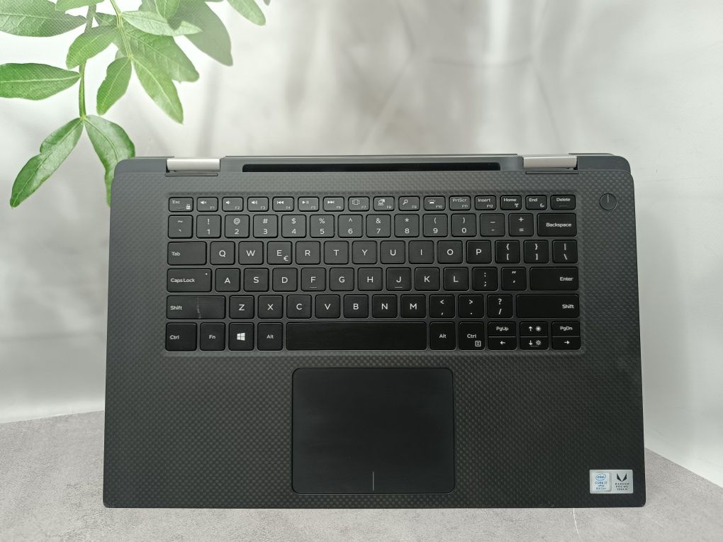 Dell Precision 5530 2-in-1/i7-8706G/16/1TB/4K touch/Radeon WX Vega 4GB