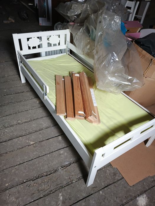 Łóżko Ikea kritter z materacem.