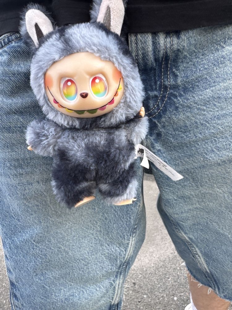 labubu gray and blue