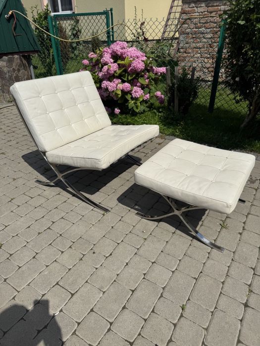 Крісло Barcelona крісло шкіряне барселона крісло з пуфои