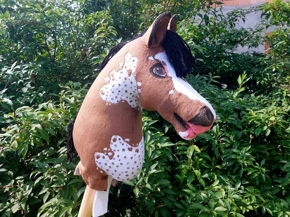 Brązowy Hobby Horse