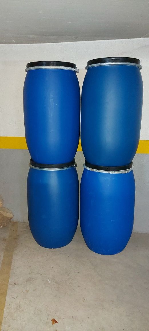 Barricas em plástico 30, 60,100, 130, 170 e 220 litros c/ tampa