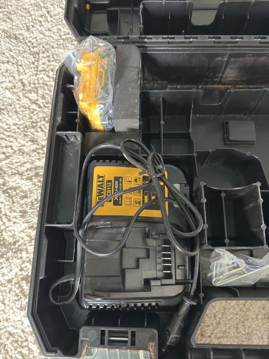 Torna/berbequim Dewalt dch072