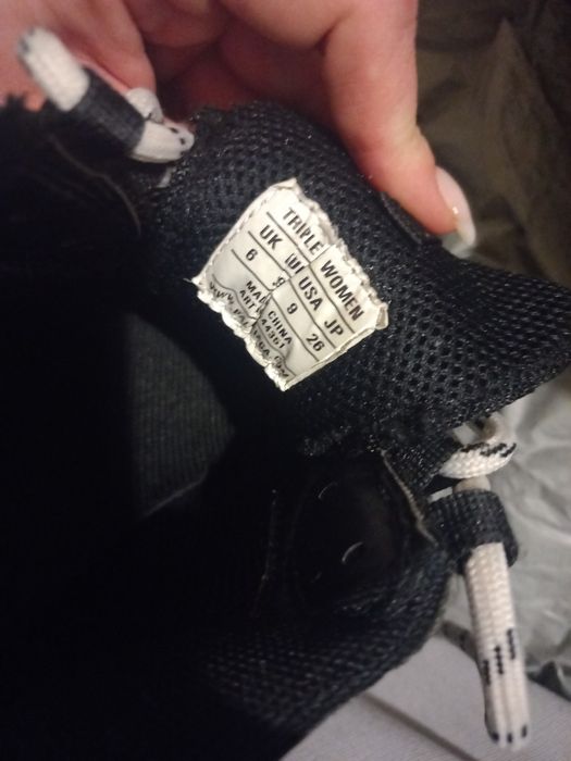 Оригинал Balenciaga Triple S Black
39 размер 
Оригинал 100 %