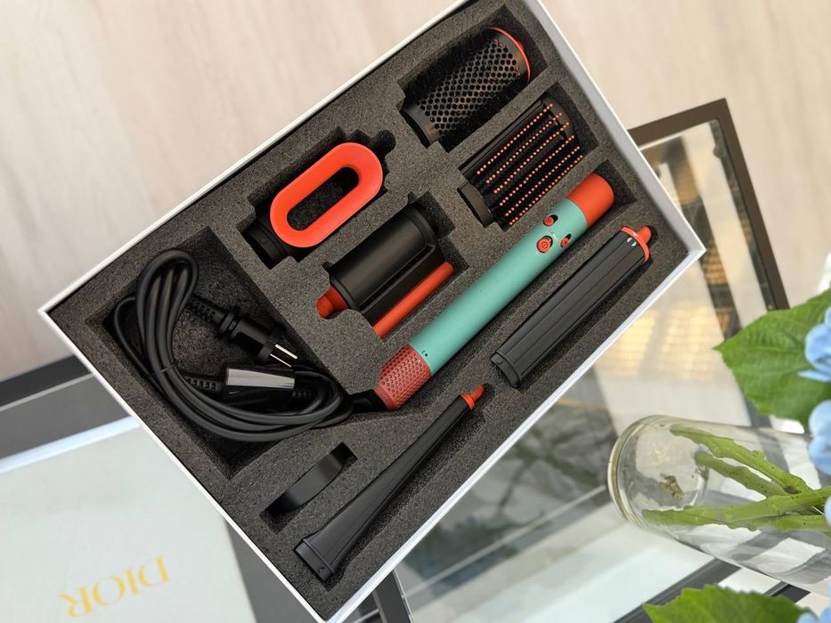 Стайлер для волосся з насадками у стилі Dyson
