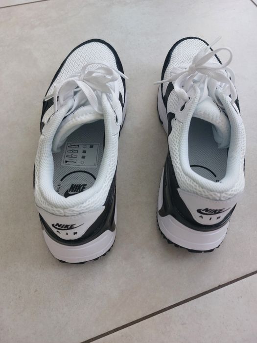 Nowe buty sportowe Nike