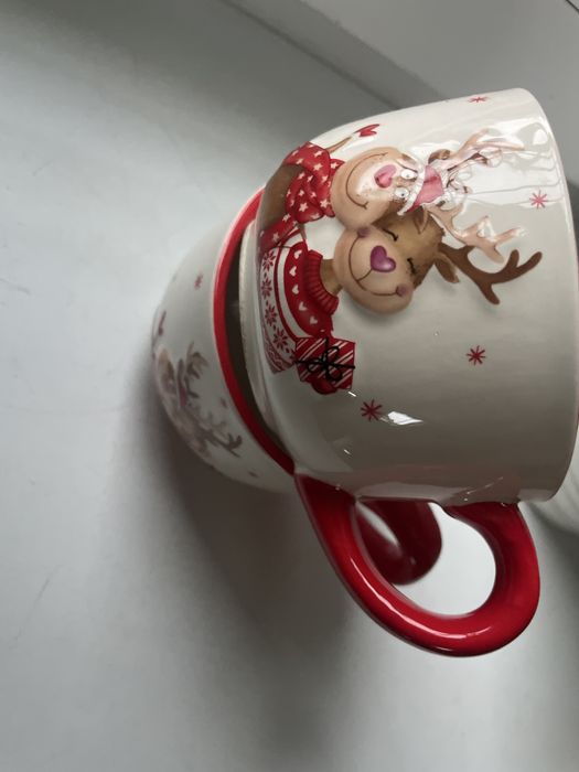 Ceramiczne filiżanki z motywem reniferów