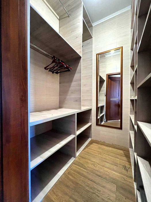 Жилий дім200м2+0,25га.Камін,сонячні панелі,електро/твердопалевний котл