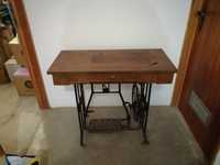 Mesa de Máquina de costura para utilizar como mesa de TV ou outra