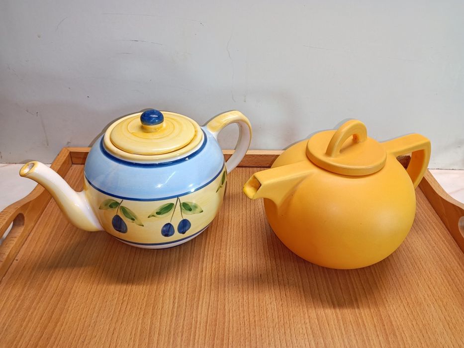 Bules em barro e cerâmica com design vintage em exemplar estado de con