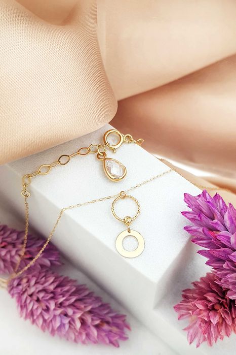 Złota celebrytka z dwoma kółkami i błyszczącym koralikiem pr. 585