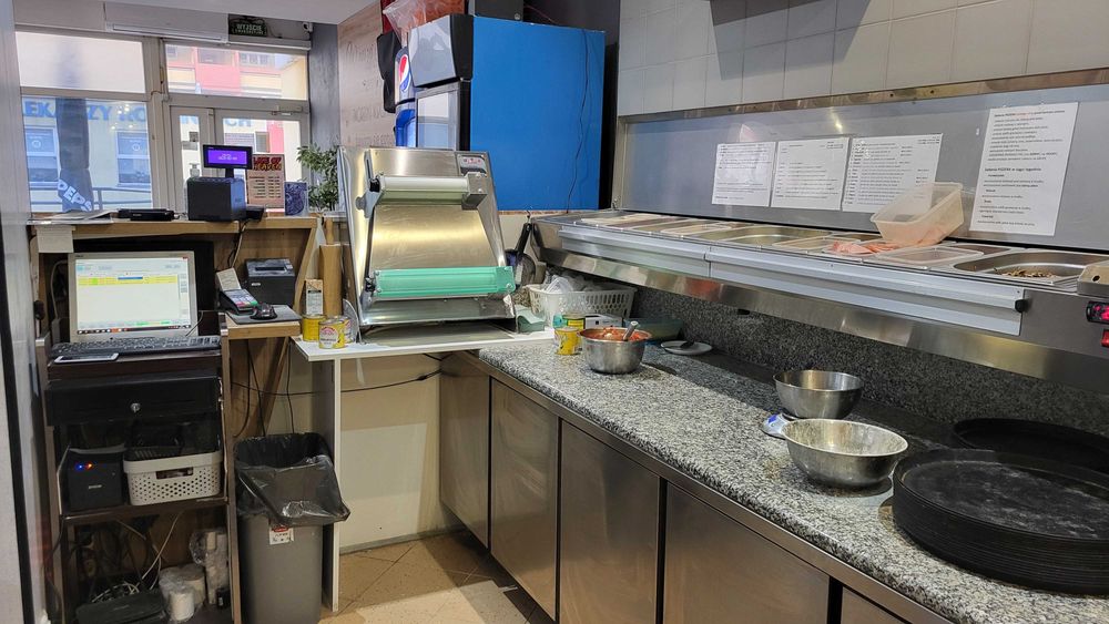 ODSTĘPIE pizzerię / 3 w pełni wyposażone lokale gastronomiczne