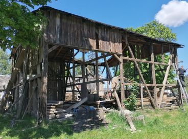 Rozbiórka stodoły skup starego drewna stare deski rozbiórki budynków