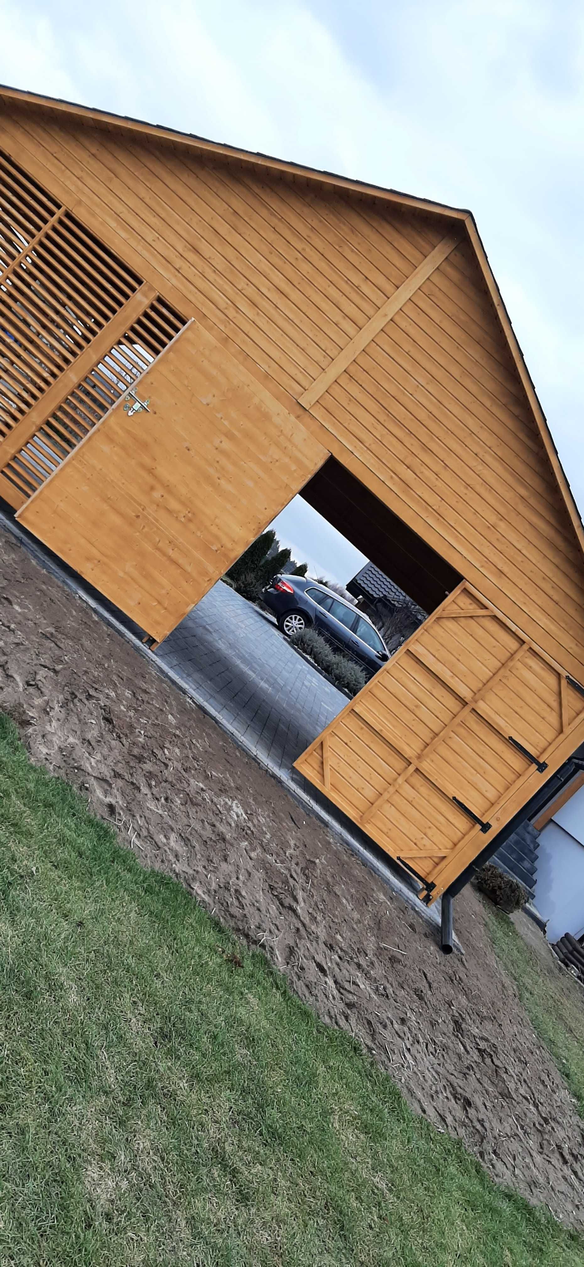 WIATA od ręki 3,5 × 7 orzech ciemny, słupy 14 × 14, kryta gontem