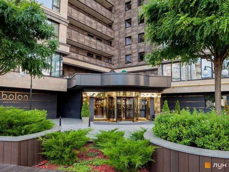 ОРЕНДА Бізнес-клас на висоті: стильна 3-к 108м2 з авторським ремонтом