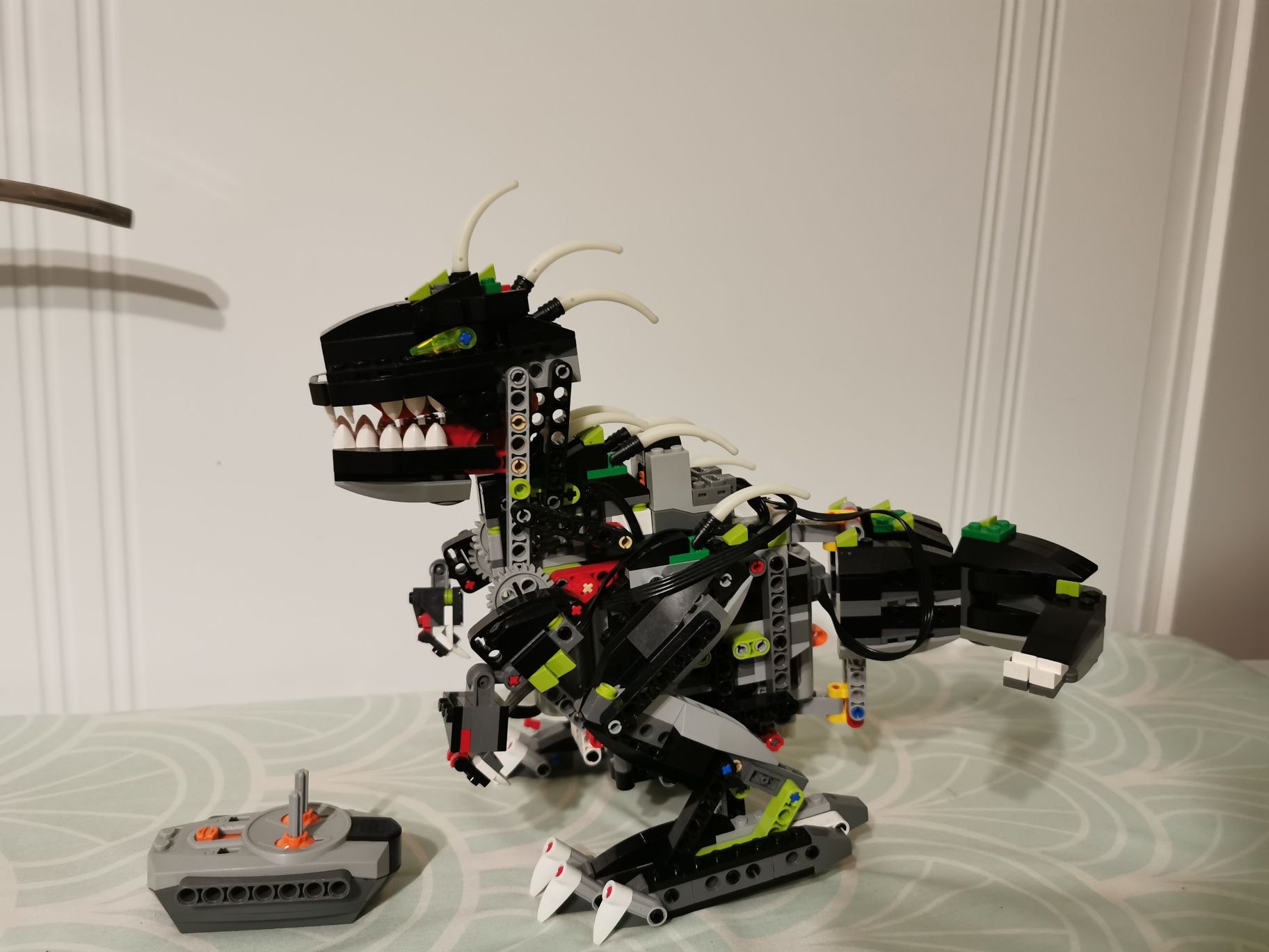 LEGO dinozaur 4958.
Do sprzedania posiadam zestaw LEGO creator