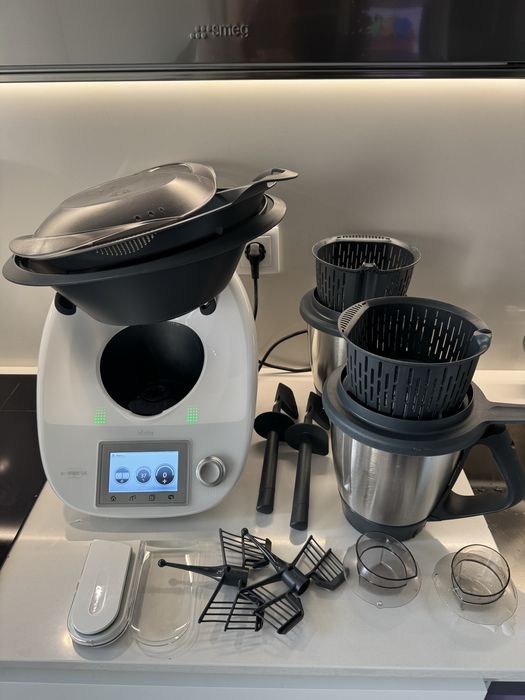 Bimby TM5 com varios acessorios