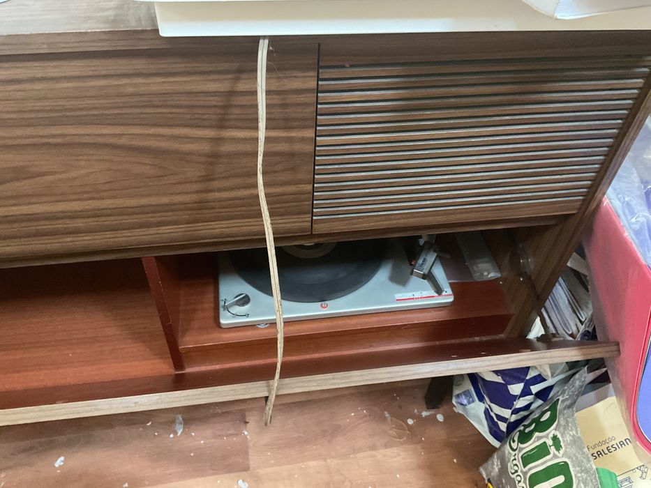 Móvel Rádio e Gira discos