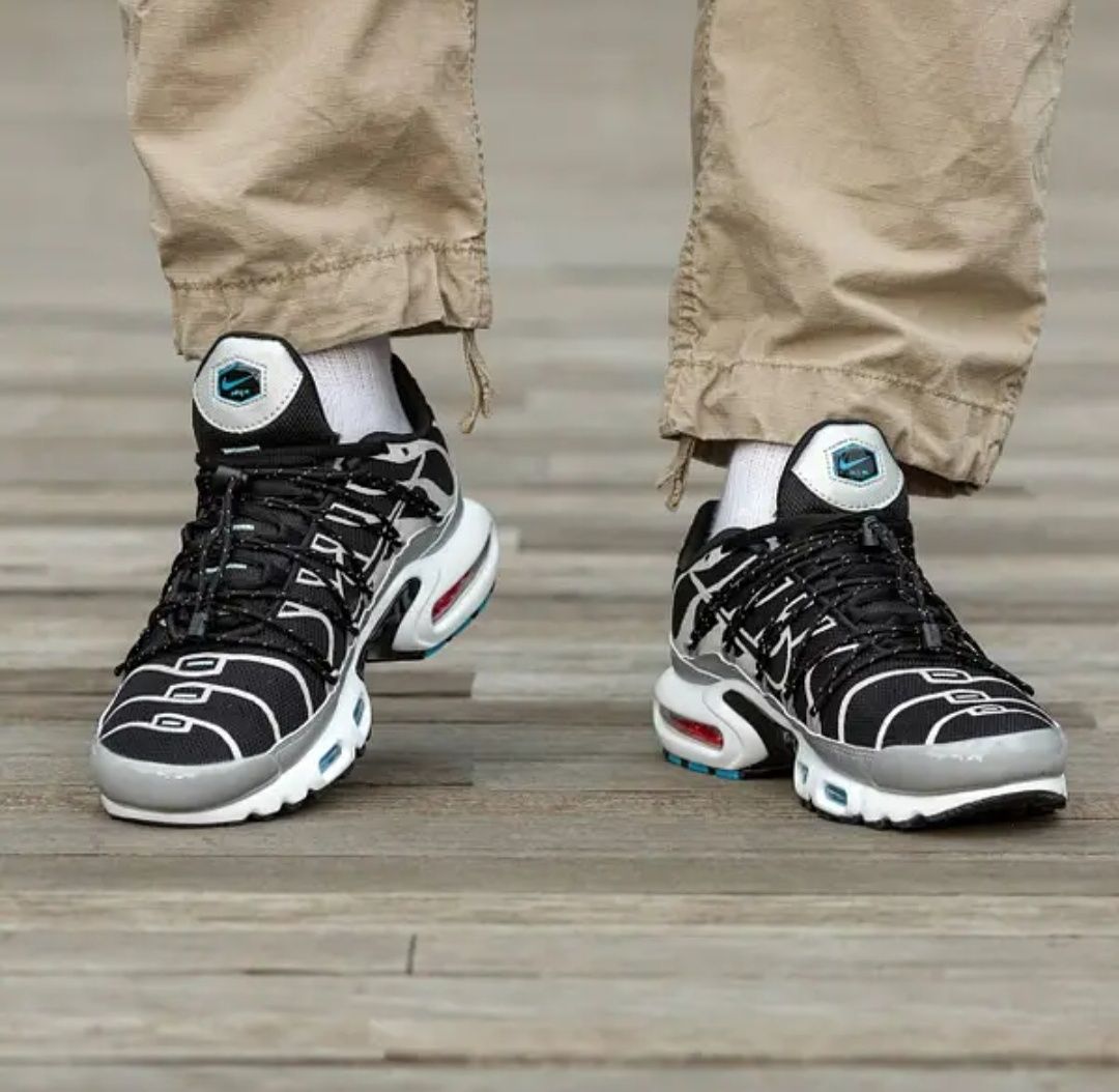 Nike TN Plus Lace Toggle Black Grey 40-46 яскраві стильні кросівки топ