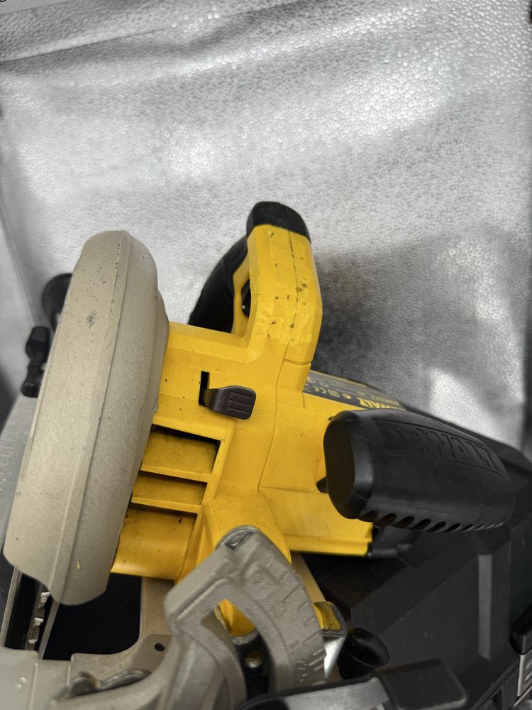 Пила дисковая сетевая DeWALT DWE575 дискова мережева паркетка