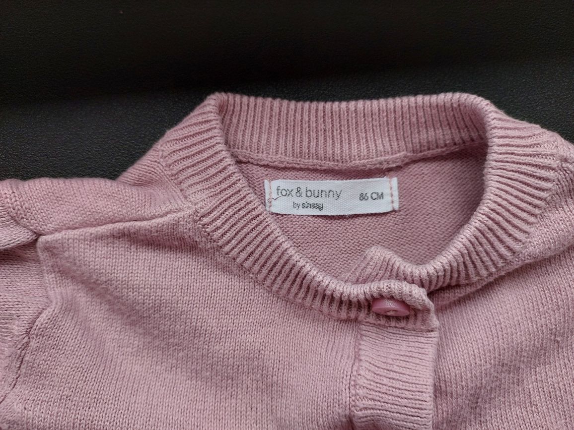 Sweterek ma guziki 86