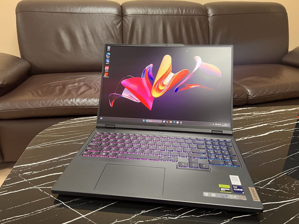 Ноутбук  Legion Pro 5 16IRX8 i9-13900hx QHD RTX 4070 ddr5-32