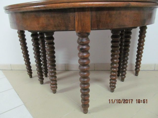 Stary drewniany stół