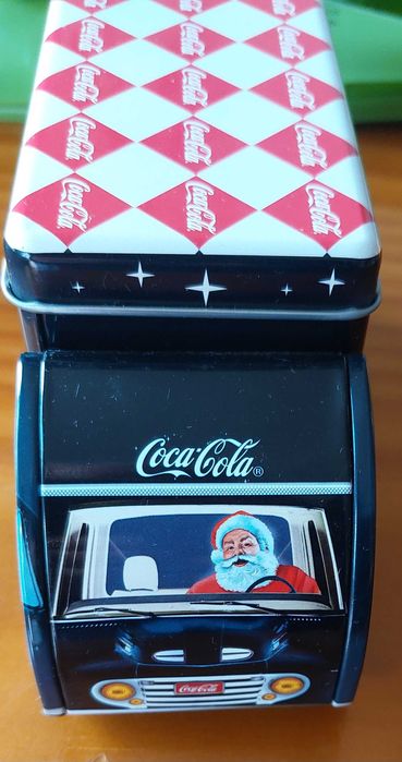 Lata Coca-Cola em formato de carrinha