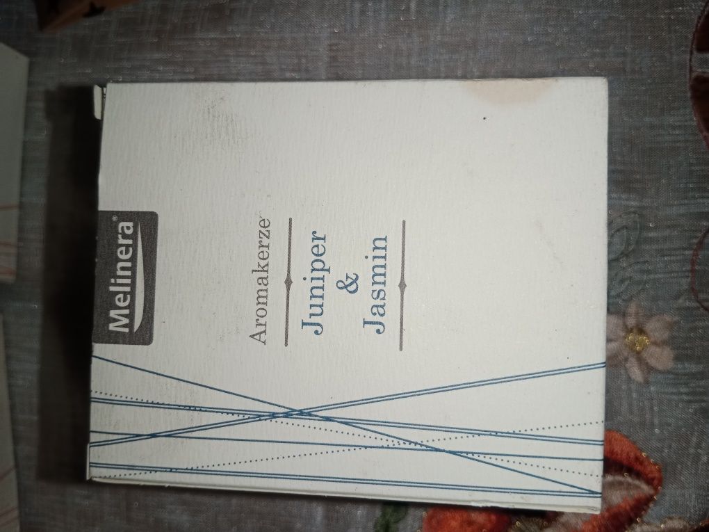 Zapachowe świeczki w kartoniku