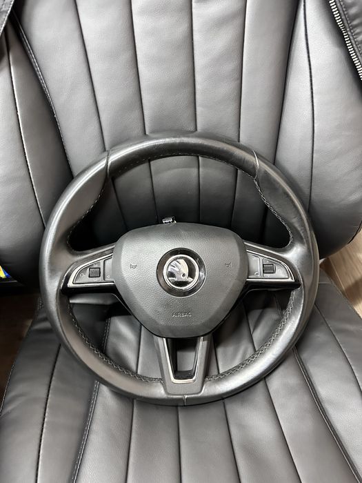 Кермо Skoda Octavia A7 3V0419091AR з кнопками, шкіряне, відмінний стан